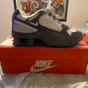 “NEW” Women’s Nike shock Enigma